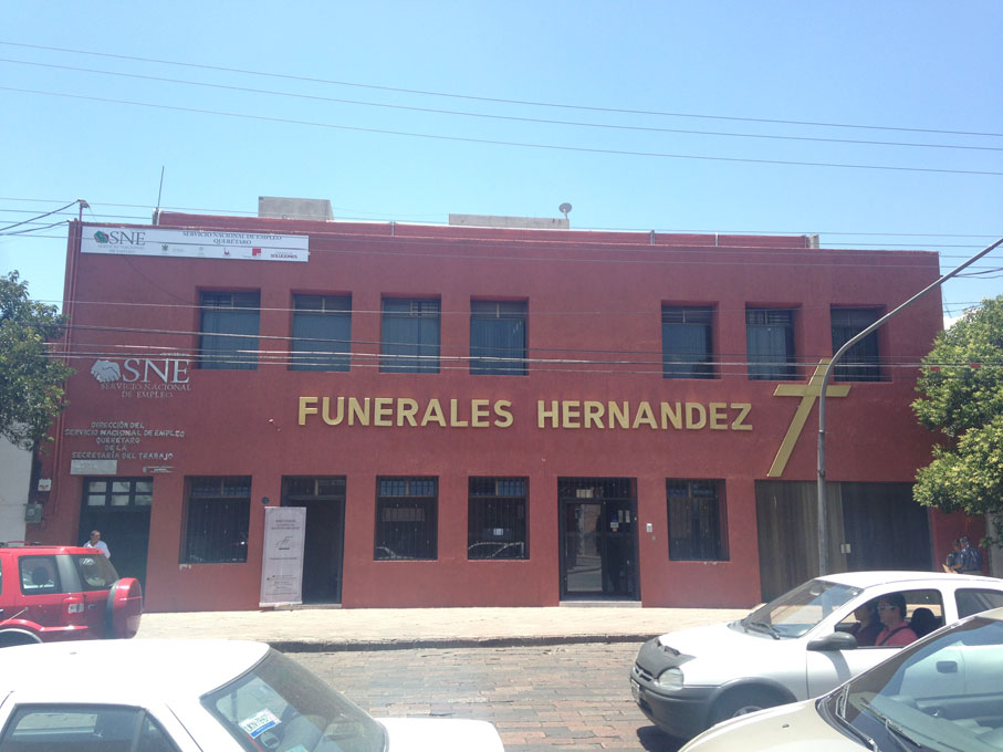 images/proyectos/COMERCIAL/004 FUNERALES HERNANDEZ/interiores/funerales-hernandez-comercial-arquitectos-en-queretaro-mem-arquitectos-construccion-2.jpg